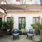 Lägenhet Luxurious Rooma By The Gates Of Dawn By Reside Baltic *