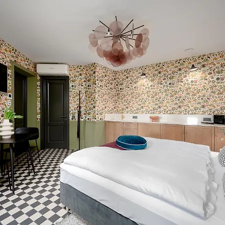 Luxurious Rooma By The Gates Of Dawn By Reside Baltic Apartmán